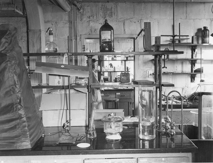 caption: A Univeristy of Pennsylvania research medicine laboratory circa 1920. Photo courtesy of University Archives and Records Center.
