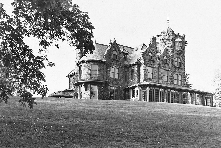 caption: Compton, the mansion which had been owned and occupied by John Morris and his sister Lydia.