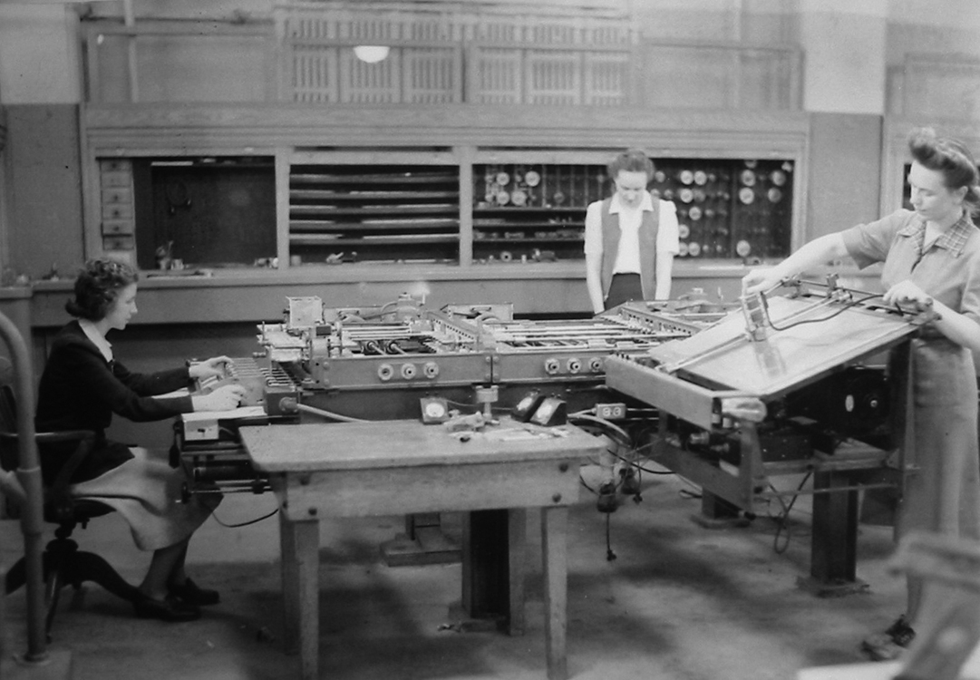 caption: Kathleen Antonelli, Alyse Snyder, and Sis Stump operate the differential analyzer in the basement of the Moore School of Electrical Engineering in the years leading up to ENIAC’s construction.