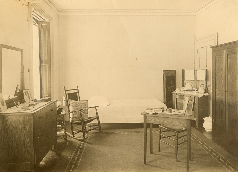 caption: Sergeant Hall, built 1900, room, ca. 1912. Photograph courtesy of the University Archives.